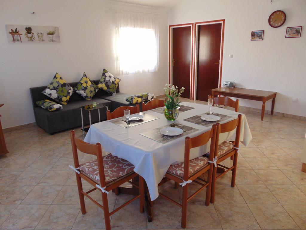 Apartments Borozan Vinišće Zimmer foto