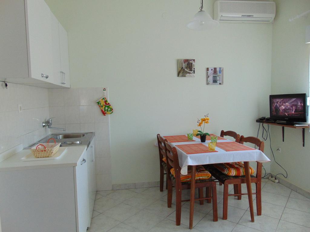Apartments Borozan Vinišće Zimmer foto