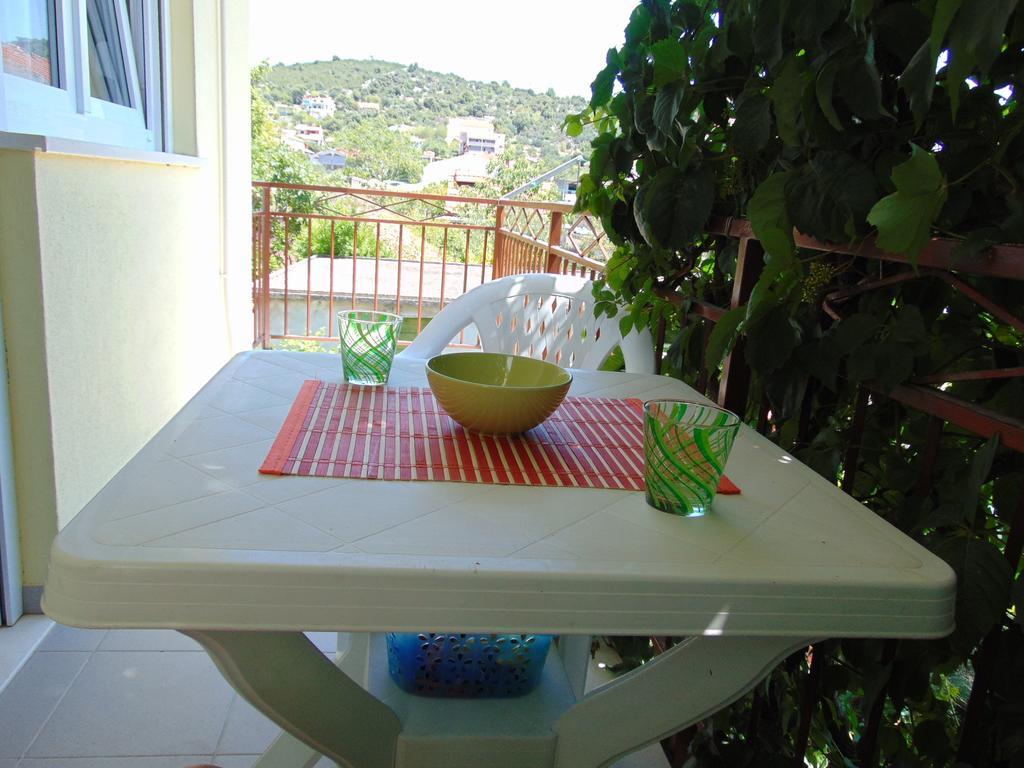 Apartments Borozan Vinišće Zimmer foto