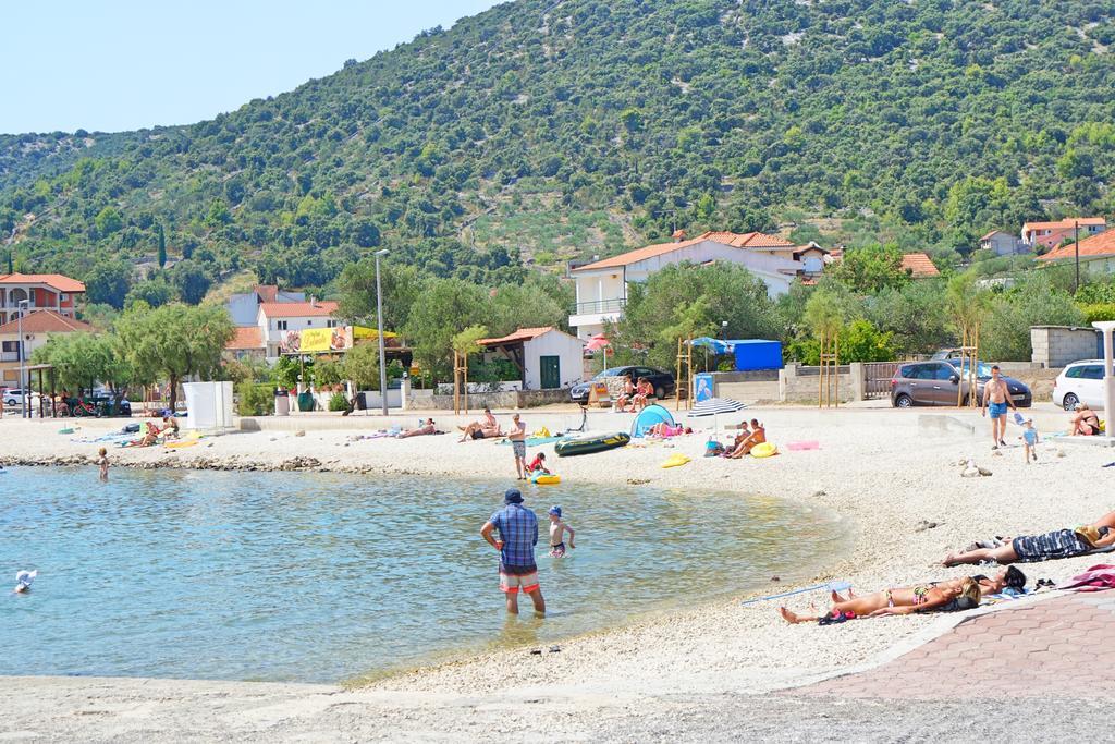 Apartments Borozan Vinišće Exterior foto