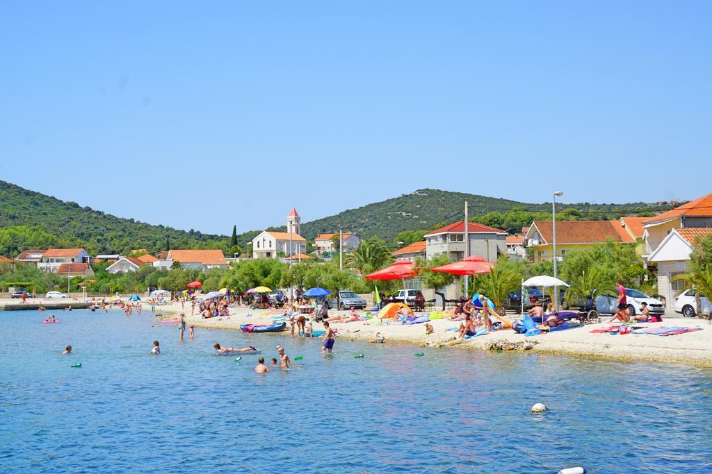 Apartments Borozan Vinišće Exterior foto